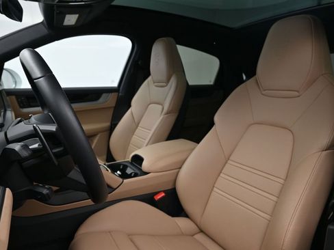 Used 2026 Porsche Cayenne E-Hybrid Coupe AWD/4WD image 5