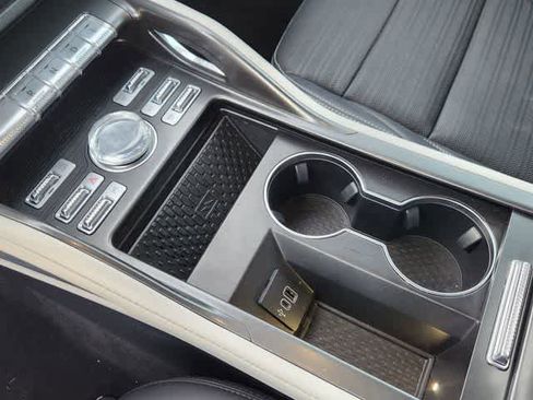 Used 2024 Lincoln Nautilus Reserve image 18