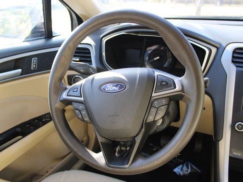 Used 2013 Ford Fusion SE image 9