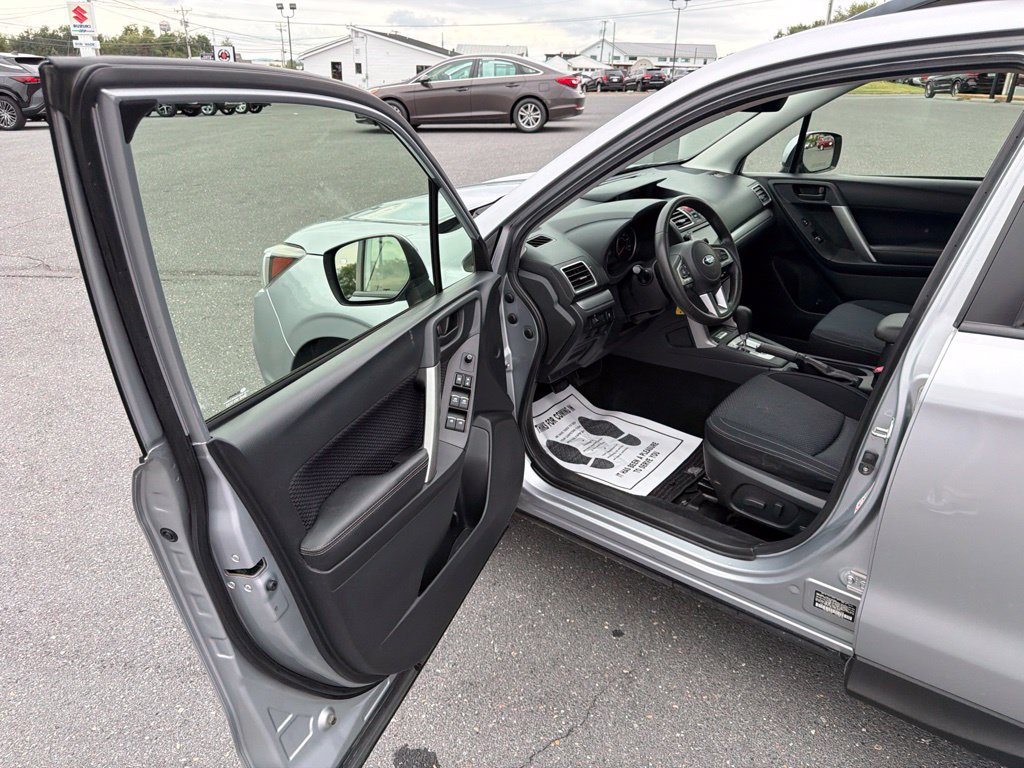 Used 2017 Subaru Forester 2.5i Premium w/ Popular Package #2A AWD/4WD image 14