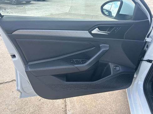 Used 2023 Volkswagen Jetta SE image 48