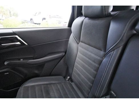 Used 2025 Mitsubishi Outlander AWD image 11