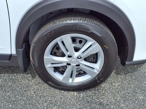 New 2025 Nissan Kicks Play S image 5