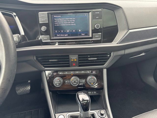Used 2024 Volkswagen Jetta SE FWD image 25