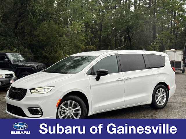 Used 2026 Chrysler Pacifica Select FWD image 1