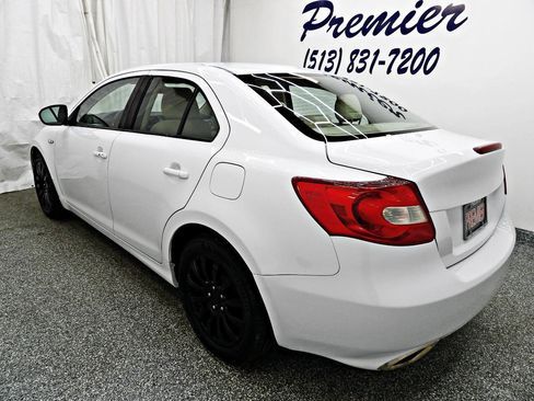 Used 2013 Suzuki Kizashi S FWD image 4
