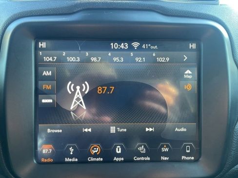 Used 2018 Jeep Renegade Limited w/ UConnect 8.4 Nav Group image 15