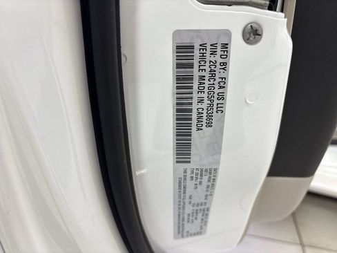 Used 2023 Chrysler Pacifica Limited FWD image 29