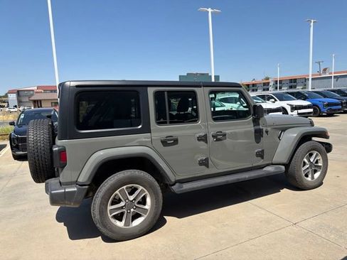 Used 2022 Jeep Wrangler Unlimited Sahara w/ Cold Weather Group AWD/4WD image 5