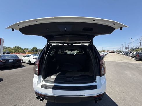 Used 2022 Chevrolet Suburban Premier AWD/4WD image 23