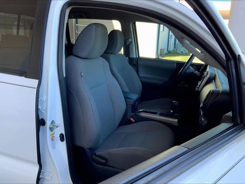 Used 2019 Toyota Tacoma SR5 image 9