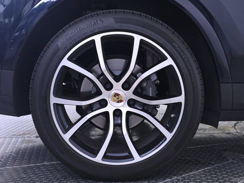 Certified 2020 Porsche Cayenne AWD/4WD image 13