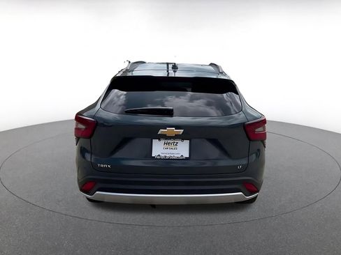 Used 2025 Chevrolet Trax LT w/ LT Convenience Package FWD image 12