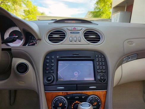 Used 2009 Mercedes-Benz SL 550 image 21
