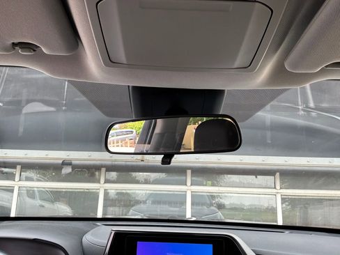 Used 2025 Toyota Highlander LE FWD image 19