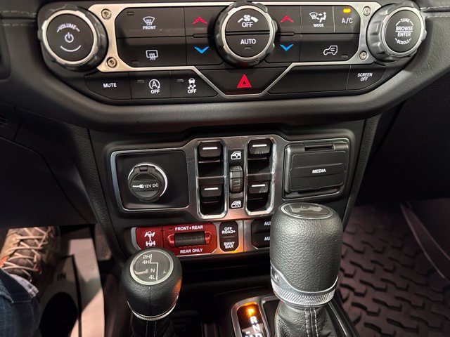 Used 2025 Jeep Wrangler Unlimited Rubicon AWD/4WD image 14