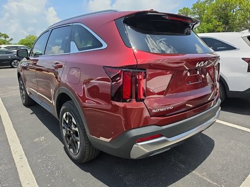 Certified 2025 Kia Sorento S AWD/4WD image 14