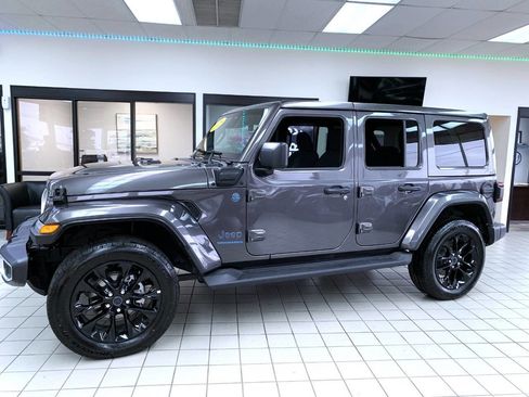 Used 2025 Jeep Wrangler Unlimited Sahara AWD/4WD image 3