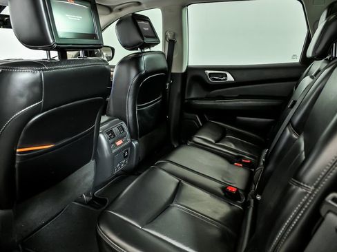 Used 2017 Nissan Pathfinder Platinum w/ Family Entertainment Package AWD/4WD image 16