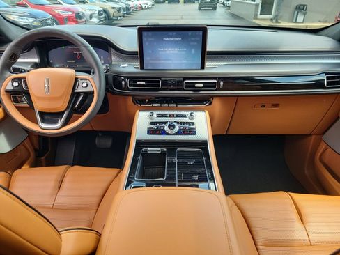 Certified 2024 Lincoln Aviator Black Label w/ Class IV Trailer Tow Package AWD/4WD image 11