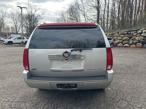 Used 2010 Cadillac Escalade Luxury AWD/4WD image 4