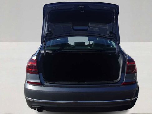 Used 2017 Volkswagen Passat 1.8T SE w/ SE Lighting Package image 10