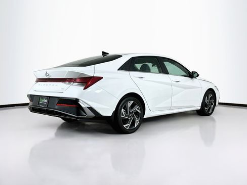 Used 2026 Hyundai Elantra Limited FWD image 9