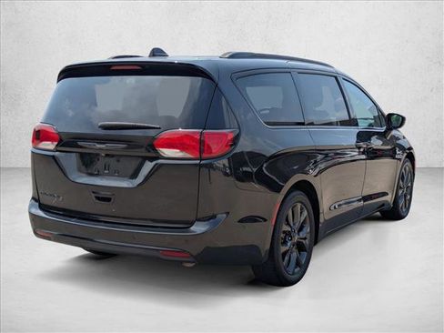 Used 2019 Chrysler Pacifica Touring-L w/ Advanced Safetytec Group FWD image 5