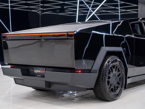 Used 2024 Tesla Cybertruck AWD Crew Cab image 15