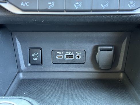 Used 2024 Nissan Sentra SV FWD image 25