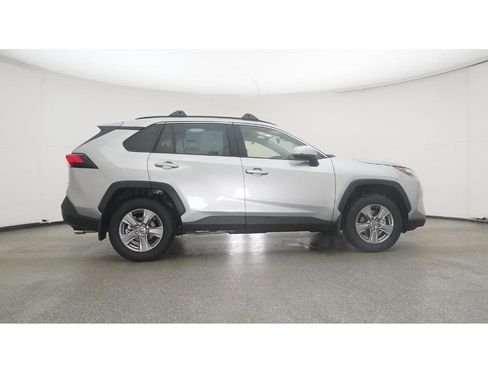 Used 2025 Toyota RAV4 XLE image 28