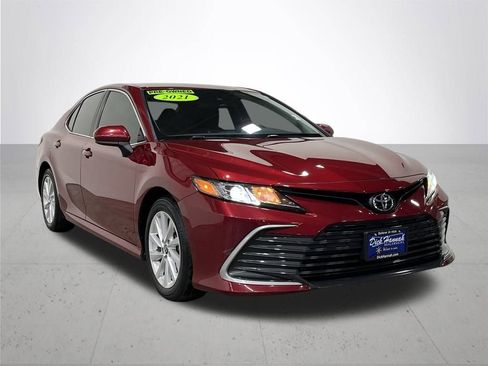 Used 2021 Toyota Camry LE image 8