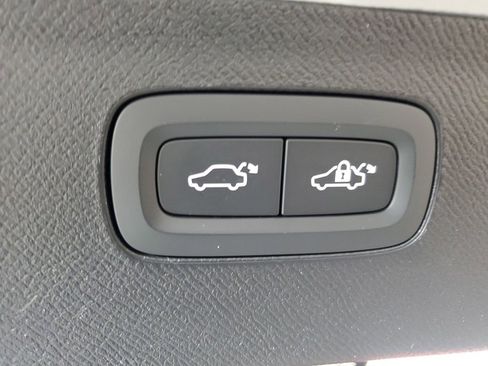 Certified 2025 Volvo XC90 B6 Core w/ Climate Package image 12