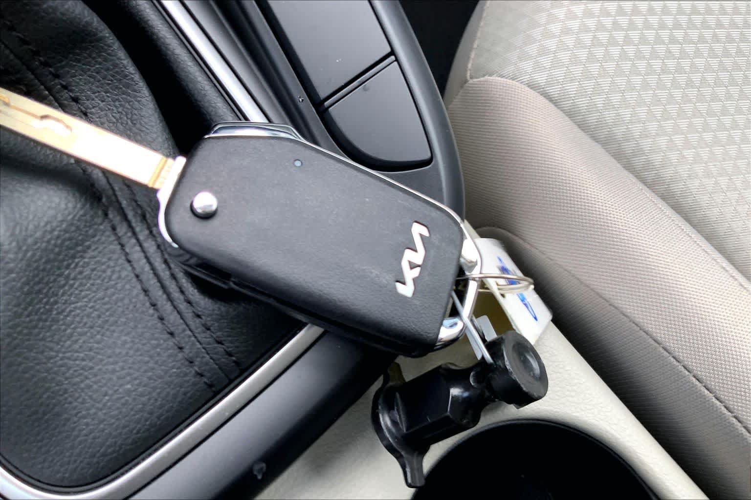 Used 2025 Kia Soul LX w/ LX Technology Package FWD image 14