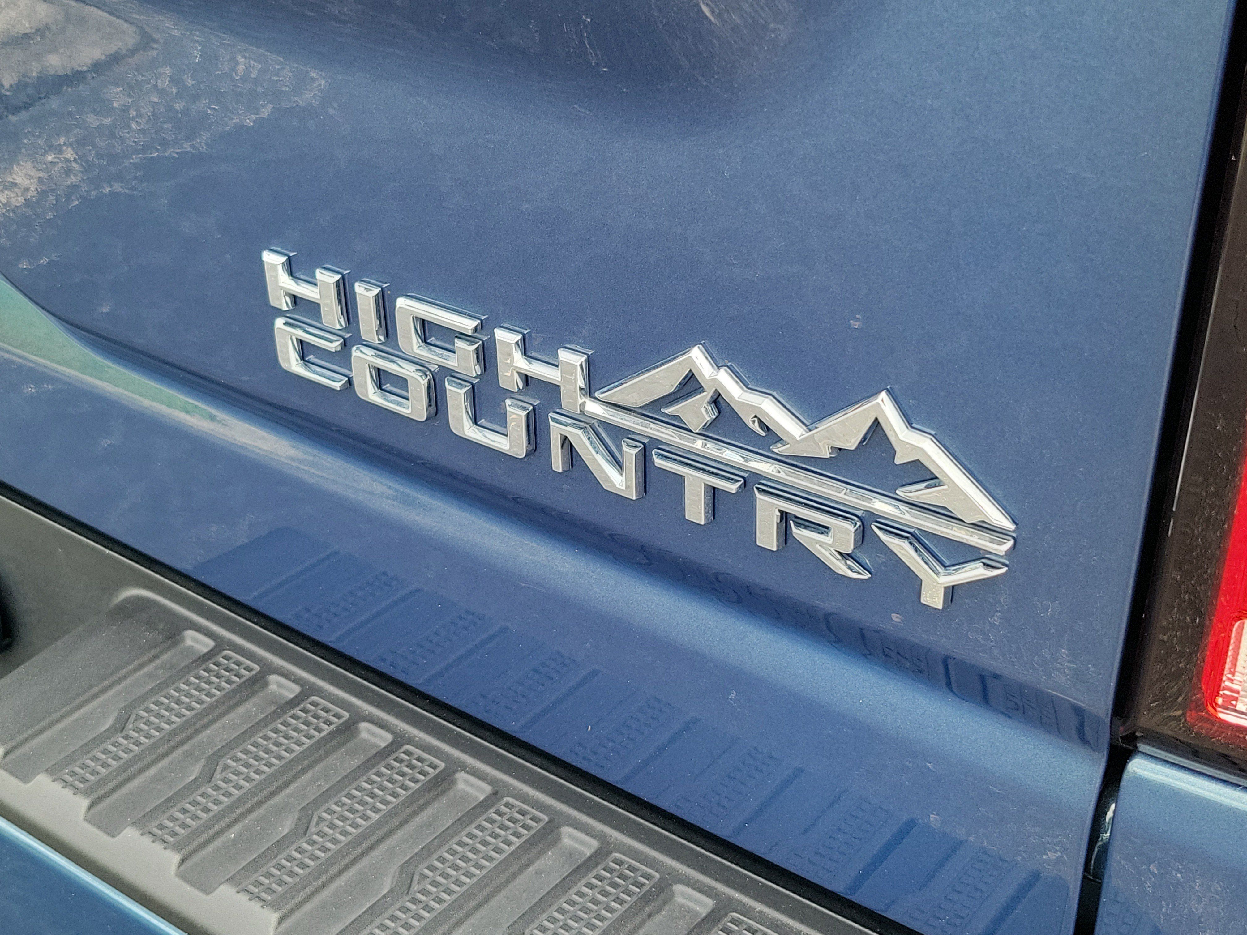 Used 2025 Chevrolet Silverado 2500 High Country w/ High Country Premium Package AWD/4WD image 5