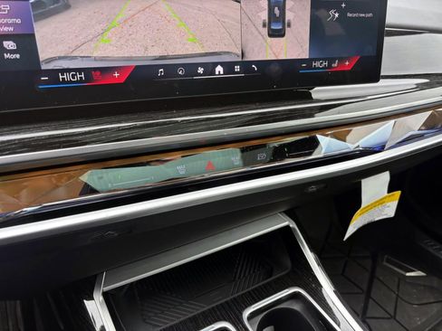 Used 2026 BMW i7 xDrive60 w/ Executive Package image 23