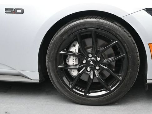 Used 2025 Ford Mustang GT Premium RWD image 33