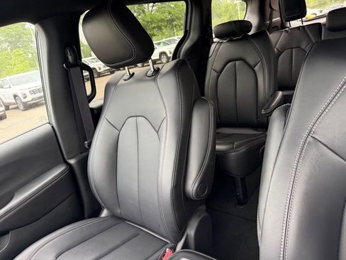 Used 2026 Chrysler Pacifica Select FWD image 10