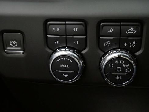 Used 2024 GMC Sierra 1500 AT4 w/ Technology Package AWD/4WD image 25