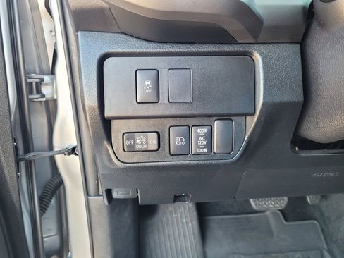 Used 2021 Toyota Tacoma TRD Off-Road w/ Technology Package AWD/4WD image 25