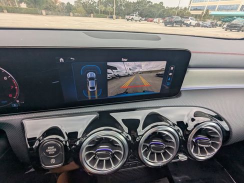 Used 2025 Mercedes-Benz CLA 250 image 9