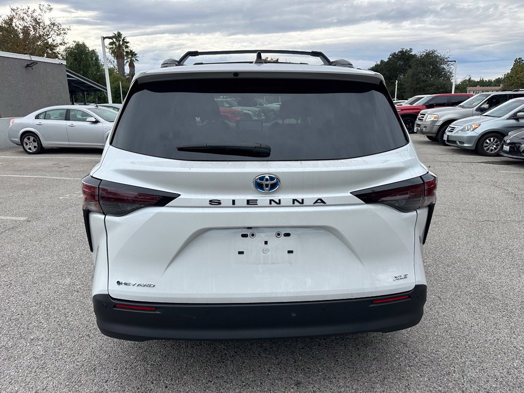 Used 2025 Toyota Sienna XLE w/ XLE Plus Package AWD/4WD image 3