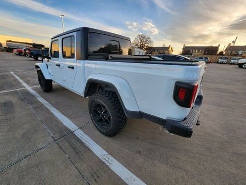 Used 2022 Jeep Gladiator Willys image 4