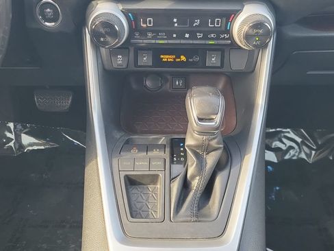 Used 2019 Toyota RAV4 Limited FWD image 15