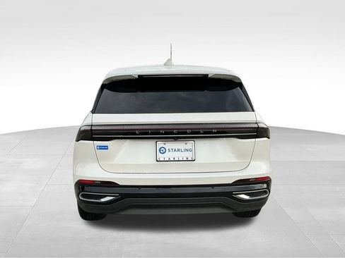 Used 2026 Lincoln Nautilus Premier AWD/4WD image 8