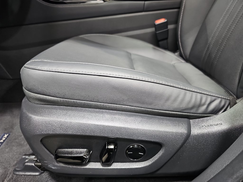 Used 2025 Lexus NX 250 FWD w/ Cold Area Package image 31