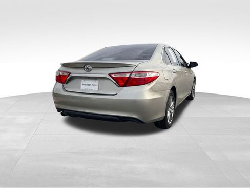 Used 2017 Toyota Camry SE image 5