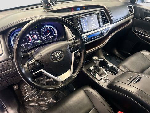 Used 2017 Toyota Highlander XLE image 7