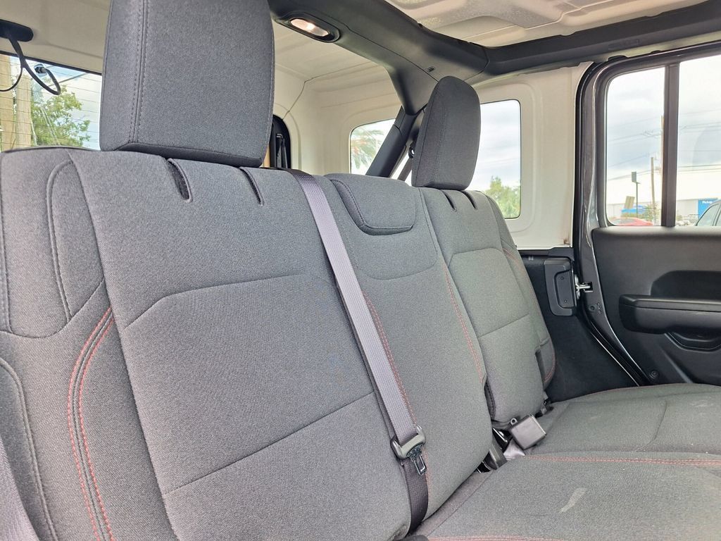 Used 2024 Jeep Wrangler Unlimited Rubicon AWD/4WD image 28