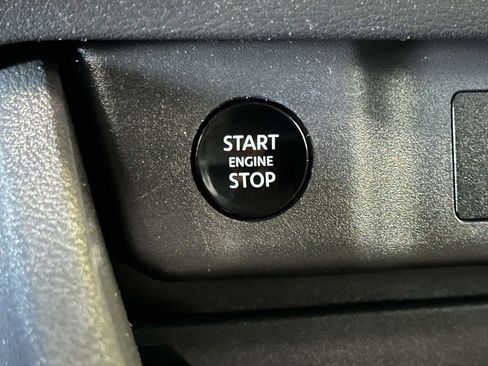 Used 2024 Nissan Rogue SV AWD/4WD image 30